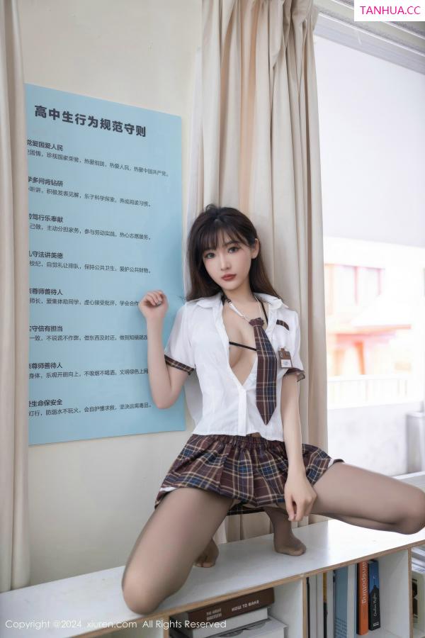 陆萱萱  [XiuRen]高清写真图 2024.07.25 No.8918 陆萱萱 黑丝美腿第13张图片